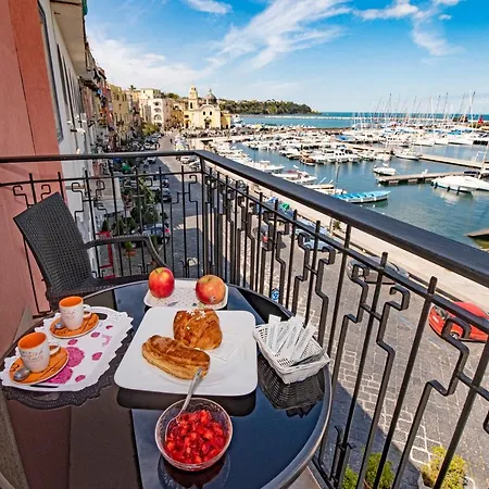 L'isola Del Postino Oda ve Kahvaltı 4*