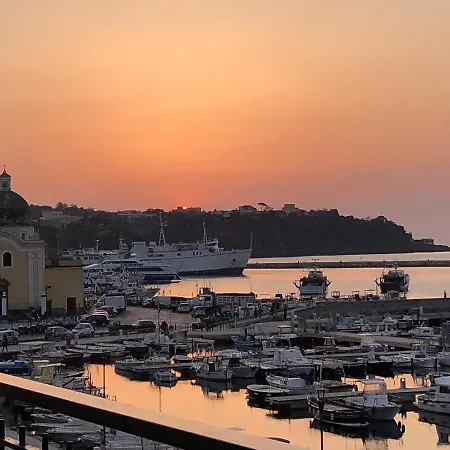Frühstückspension L'isola Del Postino Procida