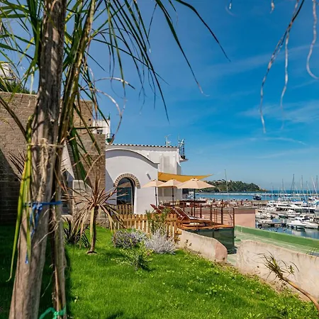 Bed & Breakfast L'isola Del Postino Procida